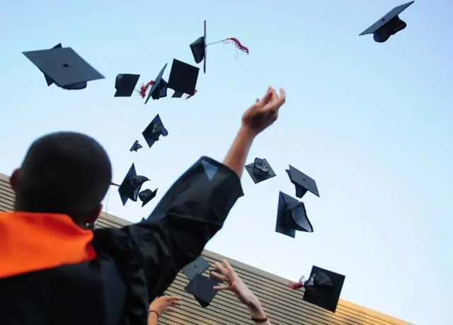Online Bachelor's Degrees how important it is to get an online bachelor's degree for student education
