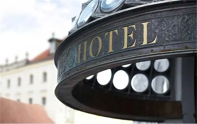Successful careers in Hotel management Hotel industry report on careers in hotel business